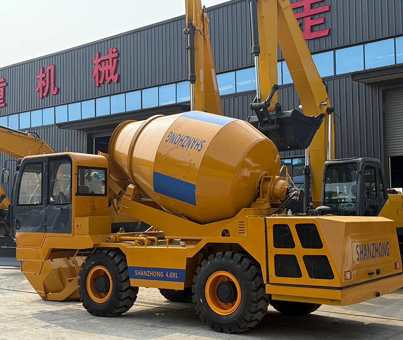Self-propelled concrete mixer SZ6400